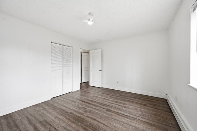 Building Photo - $1,395.95 2-bed, 1-bath, located in Denver with a washer and dryer.