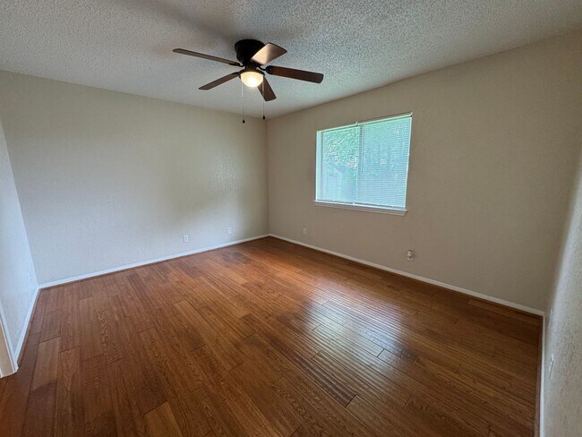 Building Photo - 4-Bedroom House for Rent in Killeen