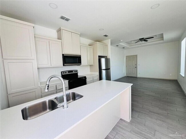 Building Photo - 12610 N 33rd Ln