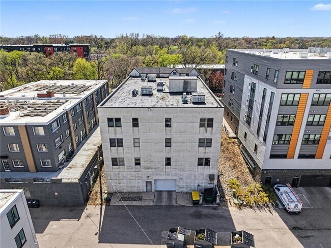 Building Photo - 3810 W 31st St