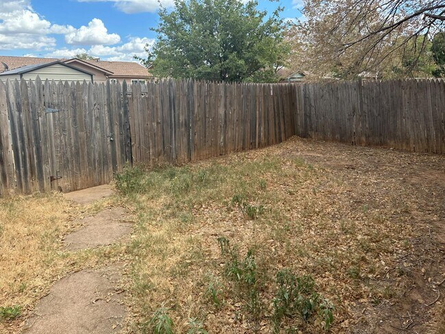 Building Photo - 616 N Elkhart Ave