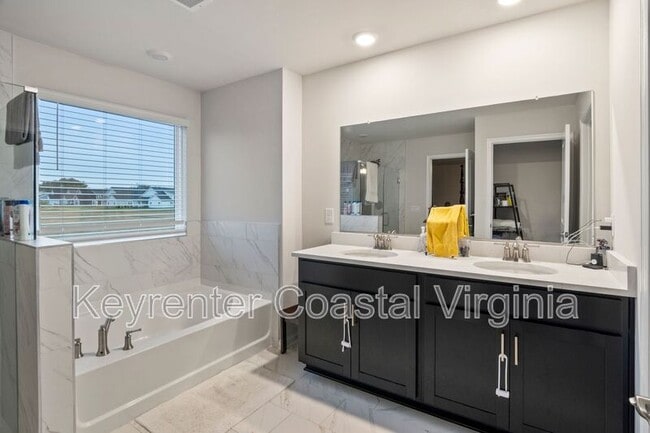 Building Photo - 175 Royal Black Heath