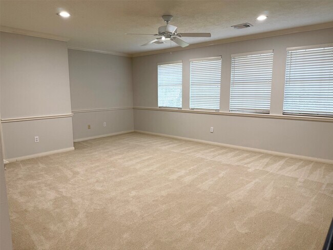 Building Photo - 4226 Roaring Rapids Dr