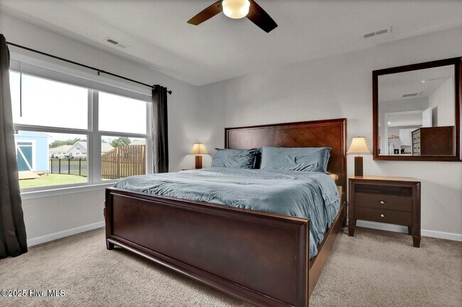 Building Photo - 519 Birdsong Dr