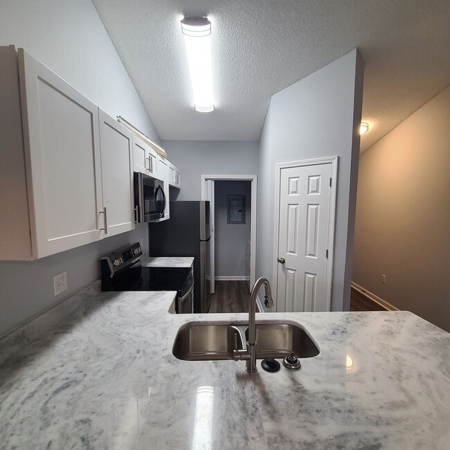 Building Photo - $500 off first months rent !!  Condo In Myrtle Beach!!