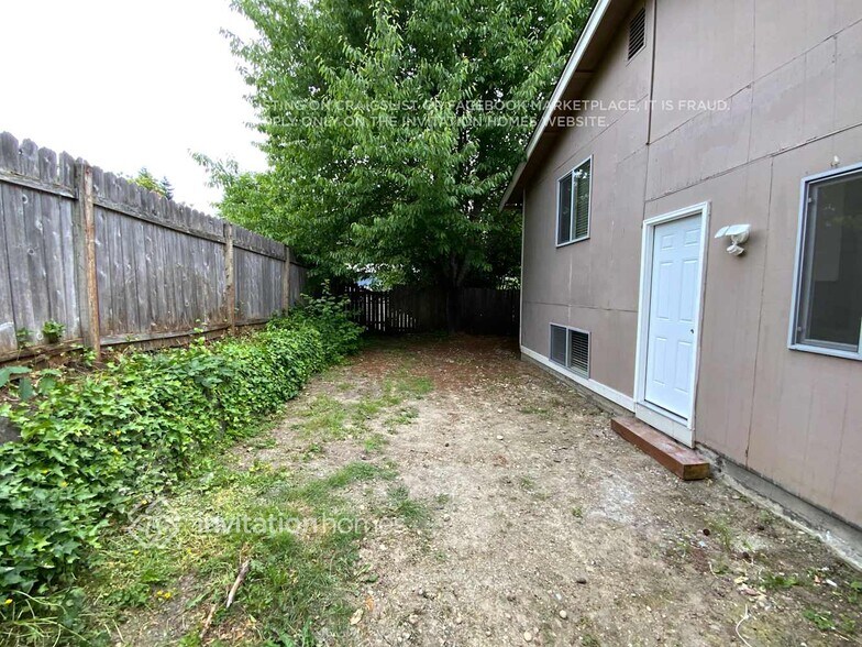 Building Photo - 2409 Birch Ave