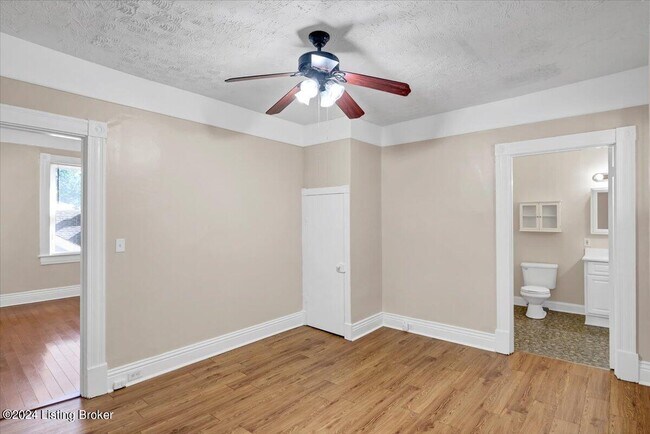 Building Photo - 1802 Deerwood Ave