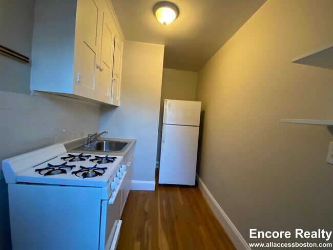 Building Photo - 110 College Ave