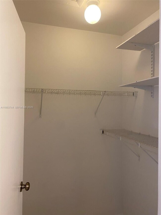 Building Photo - 10772 La Placida Dr