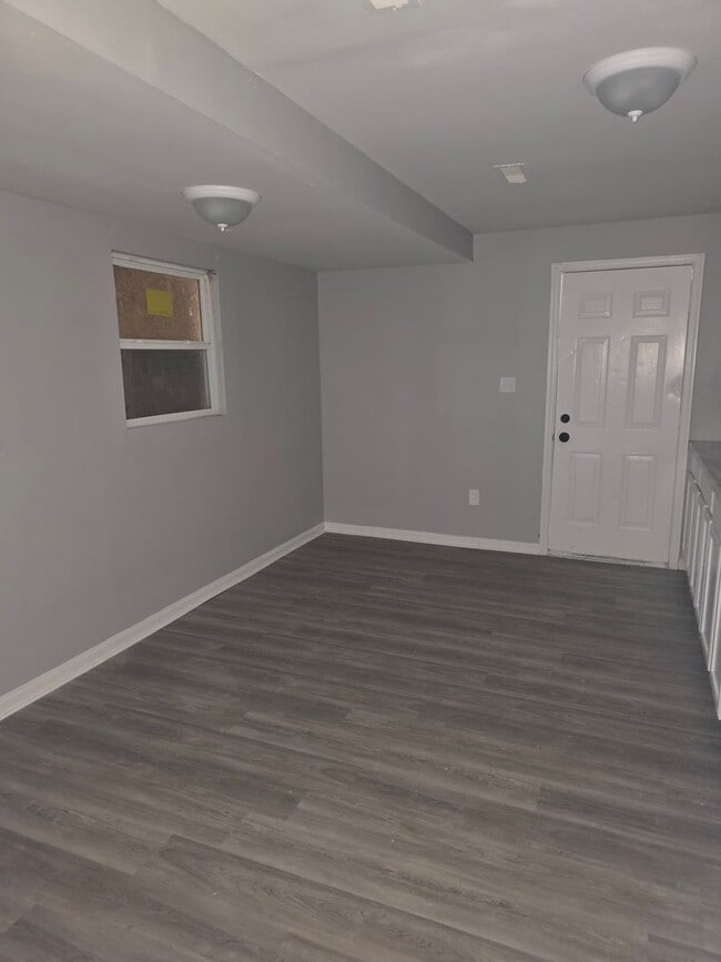 Building Photo - 1305 St Stephens Dr