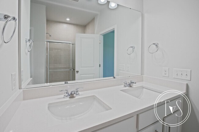 Building Photo - 332 MONTEREY Lp