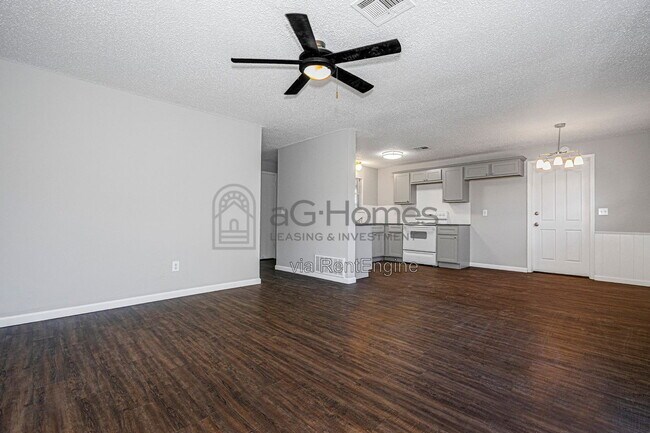 Building Photo - 4721 SE 50th St