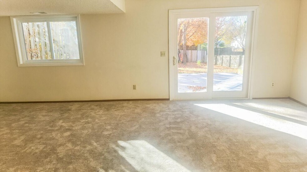 Building Photo - 9 Heights Rd NE