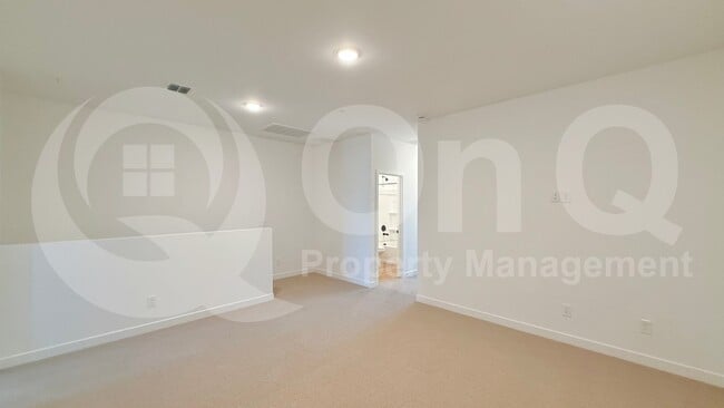 Building Photo - 2746 W Red Fox Rd