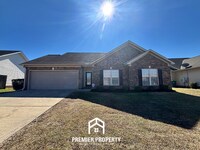 Building Photo - Charming 3BR Tuscaloosa Home | Hardwood Floors, Brick Fireplace, 2-Car Garage & Fenced Yard