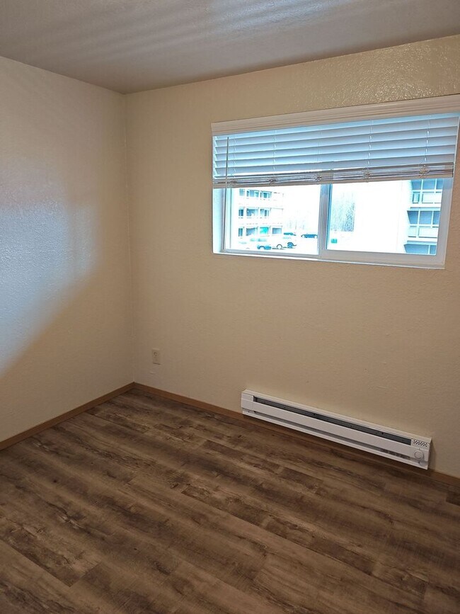 Building Photo - Newly Renovated with Washer and Dryer