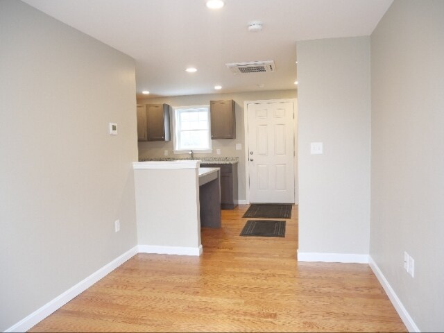 Building Photo - 92 School St