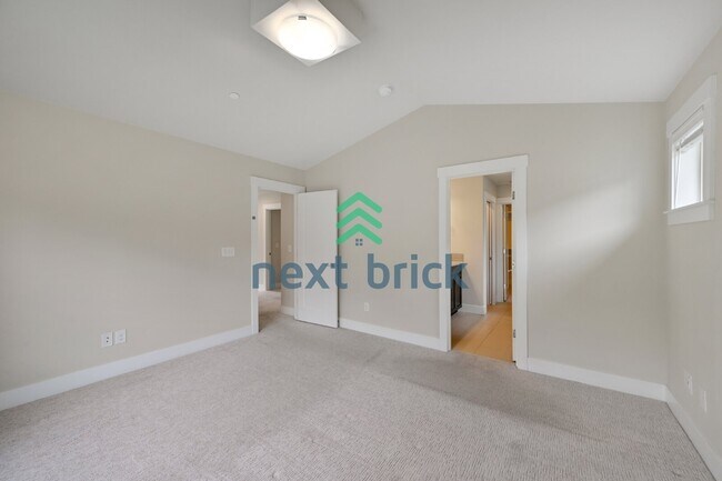Building Photo - Spacious 4-Bed Retreat with 3.5 Baths in Bothell – Your Dream Home Awaits!