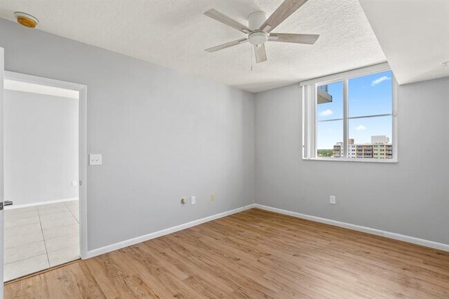 Building Photo - 3020 NE 32nd Ave