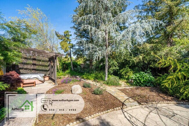 Building Photo - 2832 Howard Dr