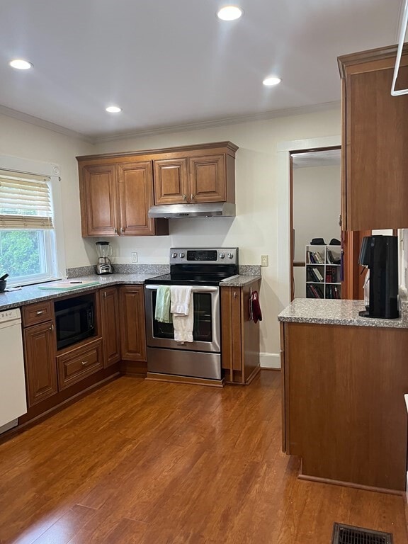 Building Photo - 37 Alpine St