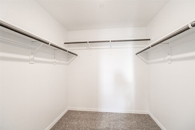 Building Photo - 2328 Greystone Dr