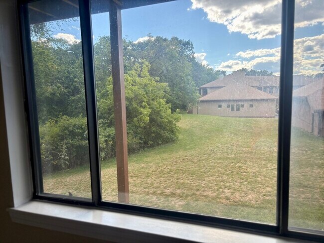 Primary Photo - 305 Trailside Way