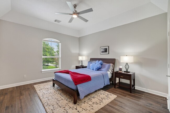 Building Photo - 110 S Veilwood Cir
