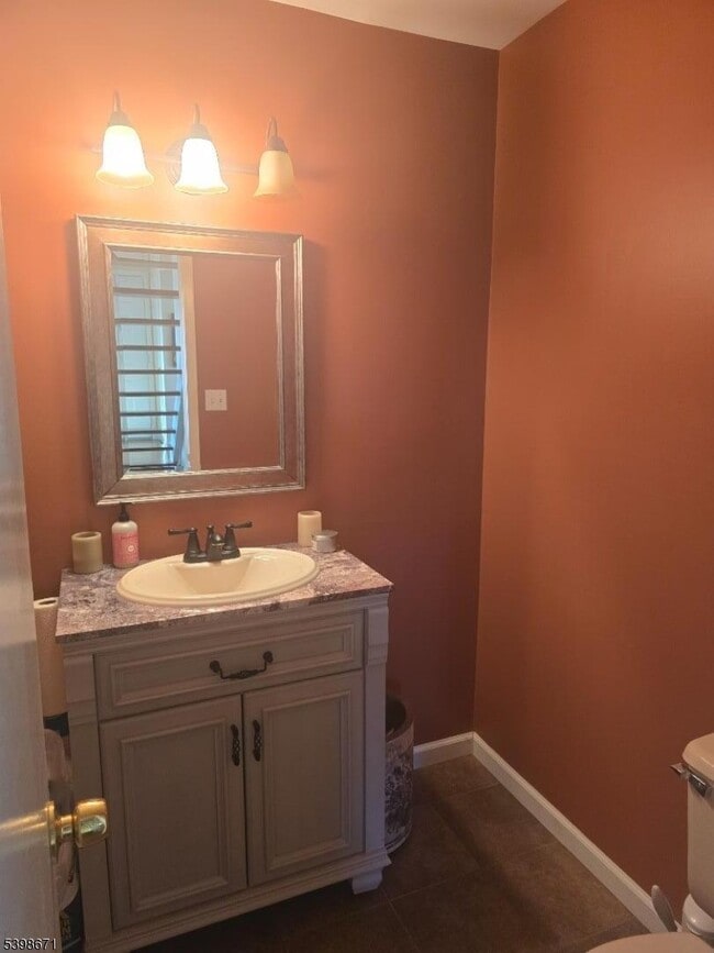 Building Photo - 90 Sycamore Ct