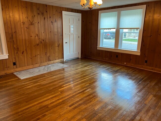 Building Photo - 60 Pulliam St