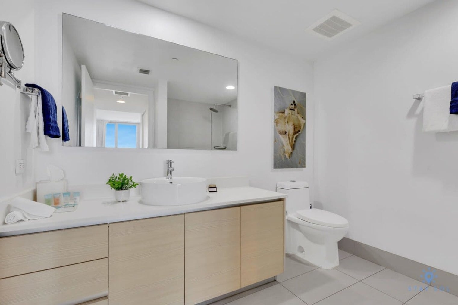 Building Photo - 2602 E Hallandale Beach Blvd