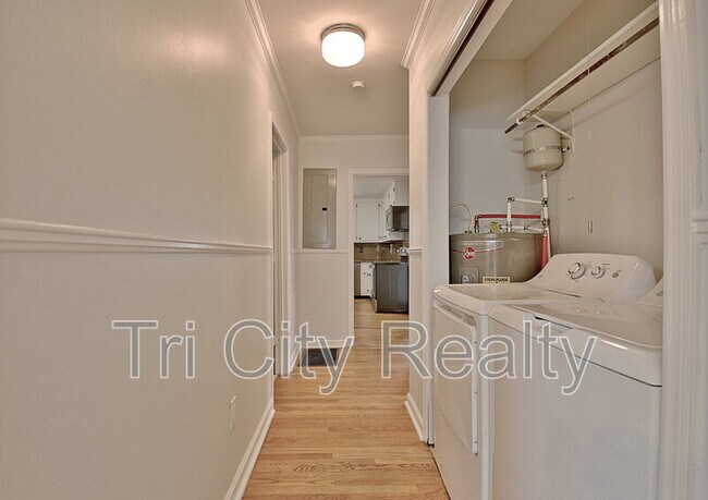 Building Photo - 115 Church Aly