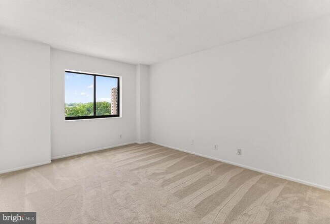 Building Photo - 5903 Mt Eagle Dr