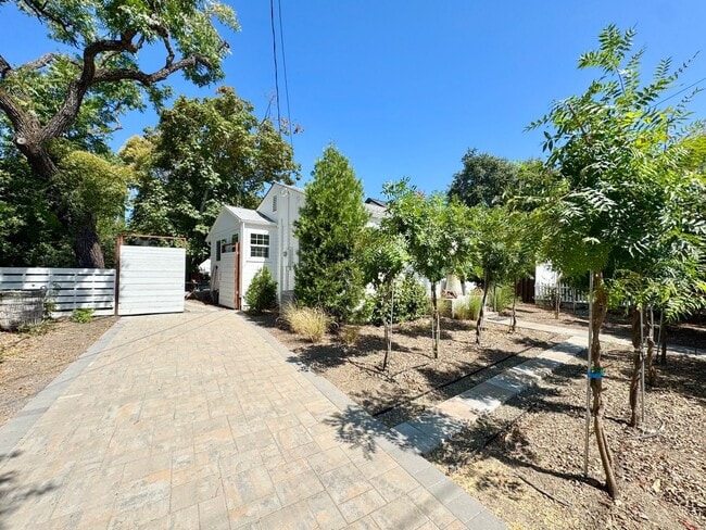 Building Photo - Available For 4+ Months!* Rare Find Furnished Saint Helena Gem, “Upper Tainter” 2 Bedrooms, 2 Bat...