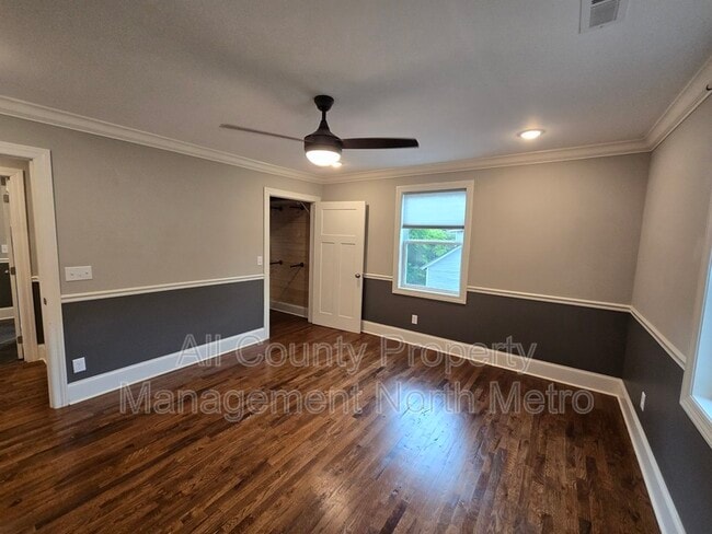 Building Photo - 545 Lakeview Dr