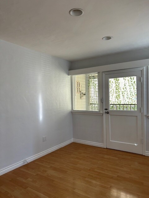 Building Photo - 367 Burchett St