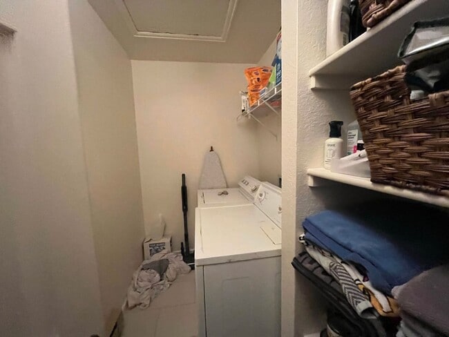 Building Photo - Wonderful, Centrally-Located Condo in Fort Collins