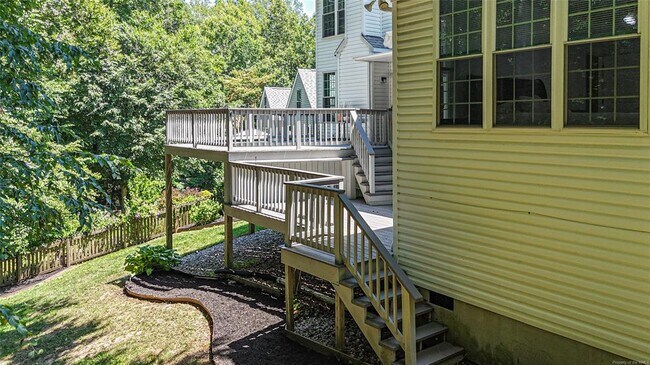 Building Photo - 717 Lantern Pl