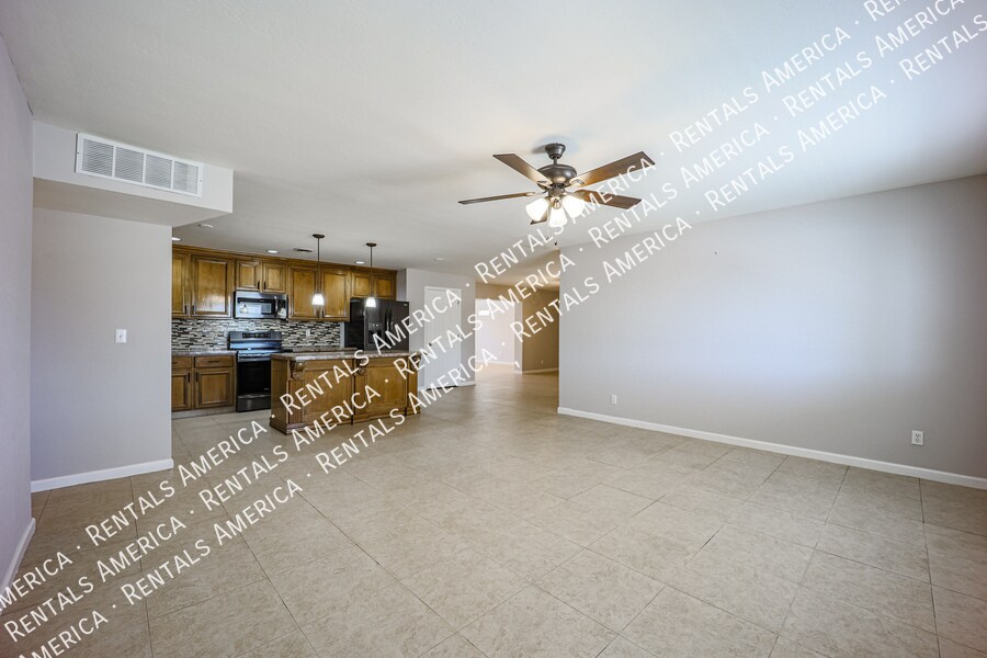 Building Photo - 614 N 74th St