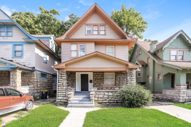 Primary Photo - 3044 E 32 St