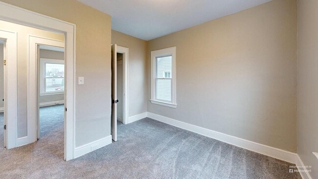Building Photo - Edgewater Neighborhood - 3 bedroom - 2 Bat...