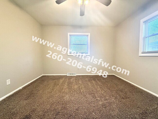 Building Photo - 3 Bedroom House