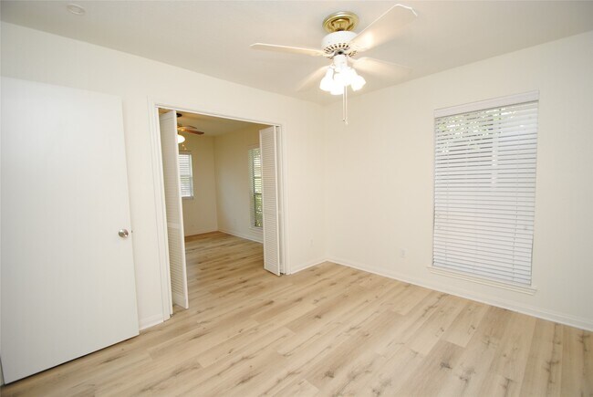 Building Photo - 1860 White Oak Dr
