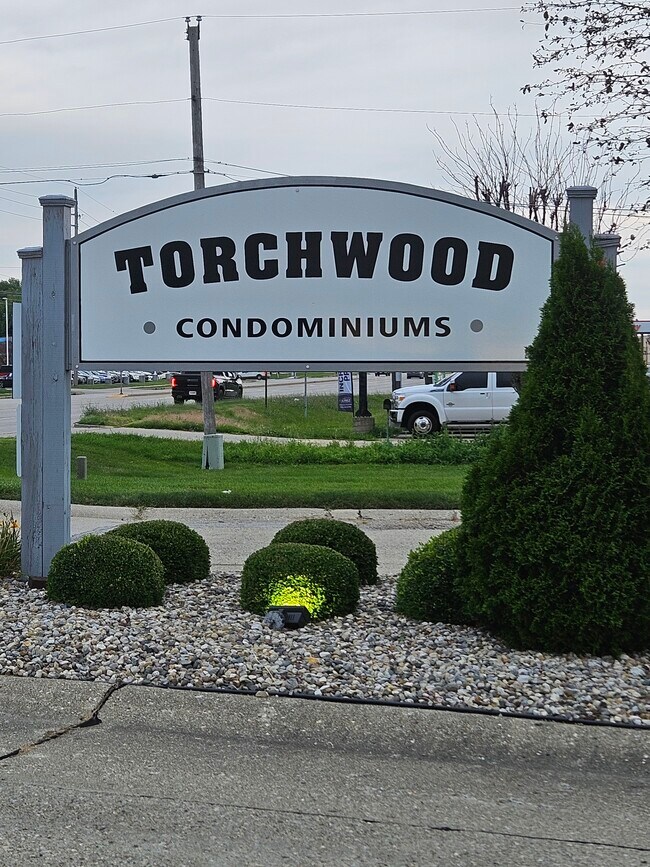 Primary Photo - 39 Torchwood Ln