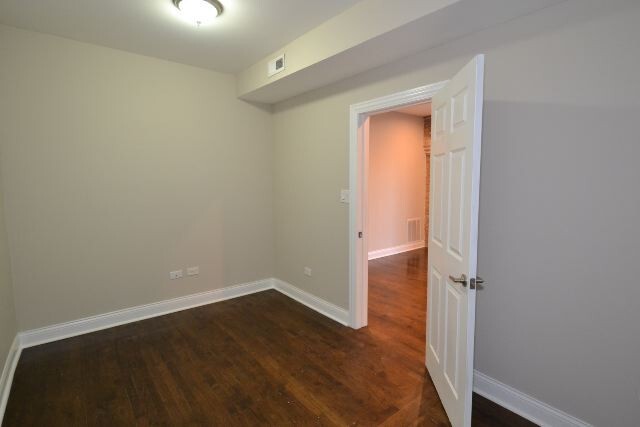 Building Photo - 2019 N Hoyne Ave