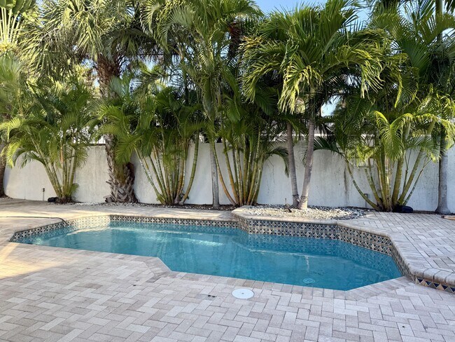 Building Photo - 156 N Boulevard of the Presidents