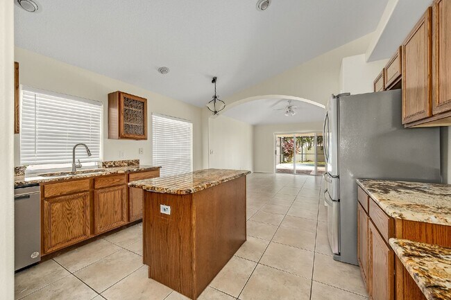 Building Photo - 4 BEDROOM POOL HOME IN SUNTREE!!!!!!!