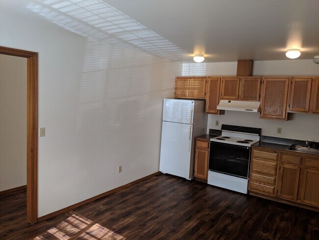 Building Photo - STUDIO WITH BONUS STORAGE