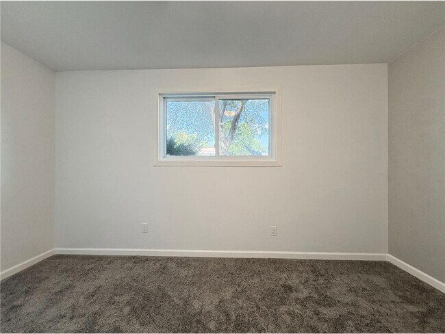Building Photo - 11225 Hampshire Ct W