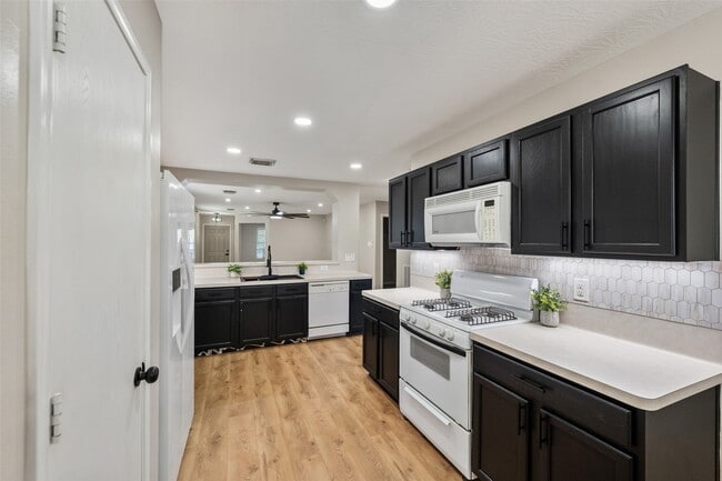 Building Photo - 7826 Chervil Ln